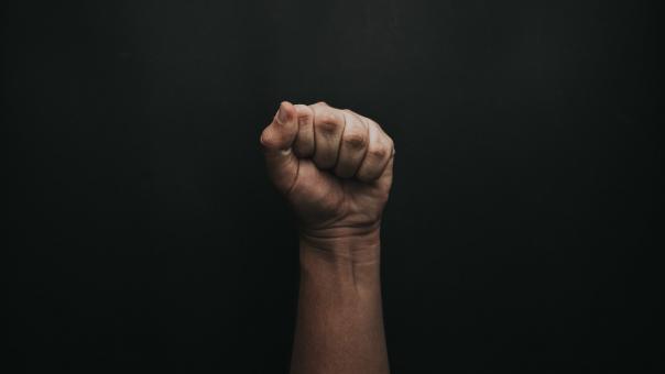 Из-за нападения на 9-летнюю девочку в Новосибирске возбудили уголовное дело