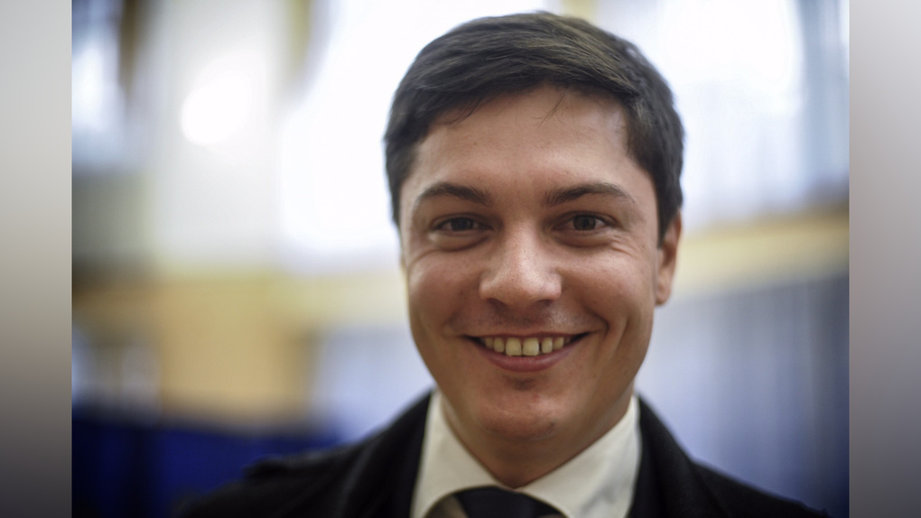Отстранённый заместитель мэра Новосибирска Артём Скатов вернулся на работу