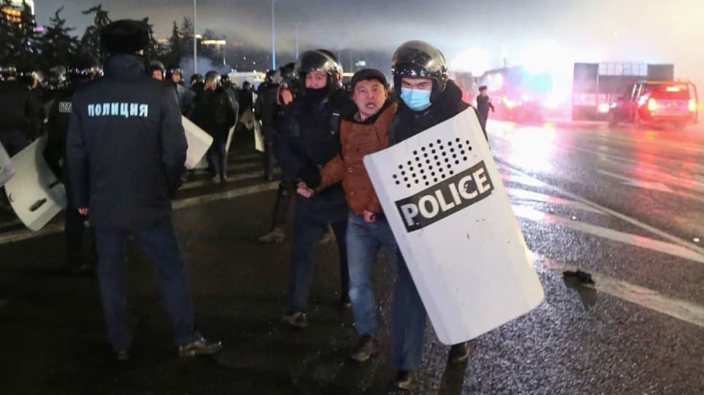 Новая вспышка протестов и резня на площадях: что 9 января происходит в Казахстане? LIVE