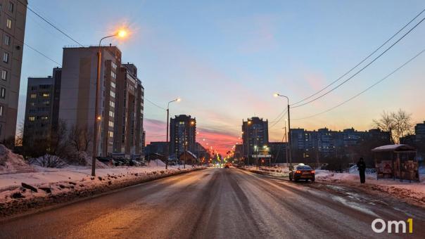 Очень скользко! Омичей предупредили об опасности на дорогах из-за резкого похолодания