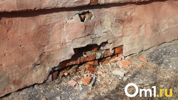 В Омске начнётся снос дома, признанного аварийным 12 лет назад