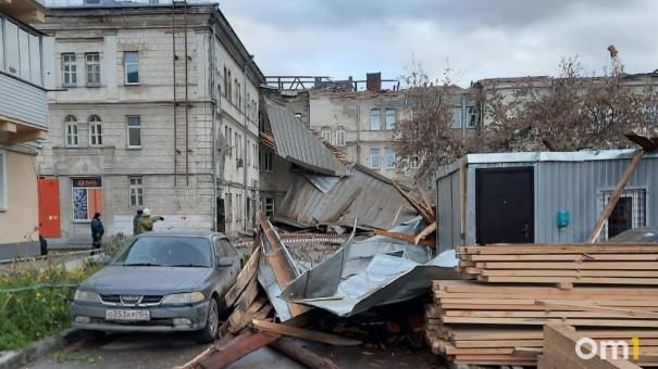 Власти Новосибирской области взяли на контроль устранение последствий урагана