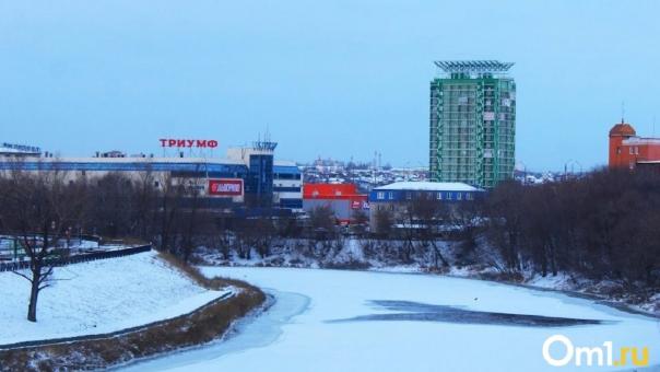 Омичи пожаловались на запах гари в «Триумфе» спустя почти месяц после пожара