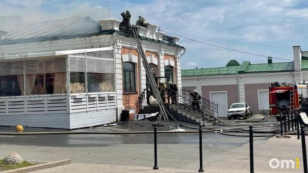 Сгоревший летом омский ресторан «Хочу Пури» объявил о найме сотрудников