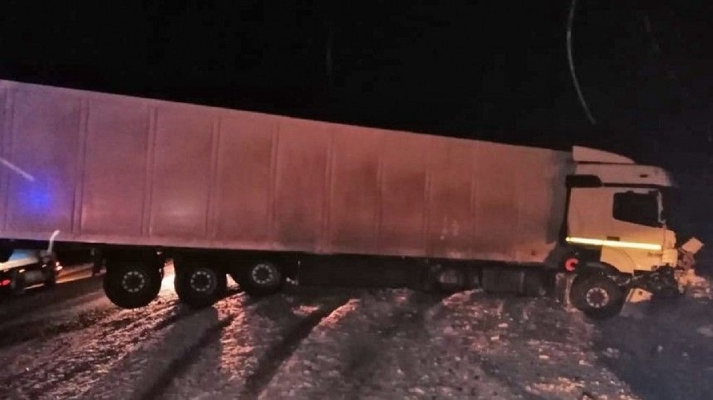 Страшные кадры: ДТП на трассе «Новосибирск-Омск» унесло жизни двух взрослых и ребёнка