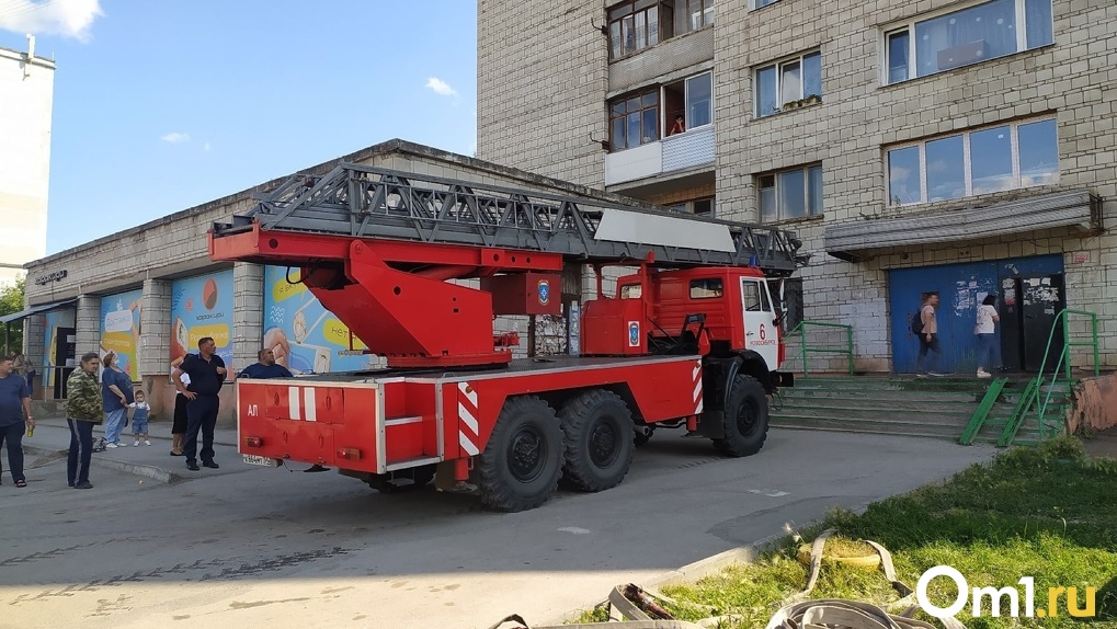 Пожарные во дворе. Завидовский дворик пожар.