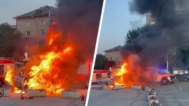 Вспыхнула на ходу: автомобиль сгорел на глазах у владельца. ВИДЕО