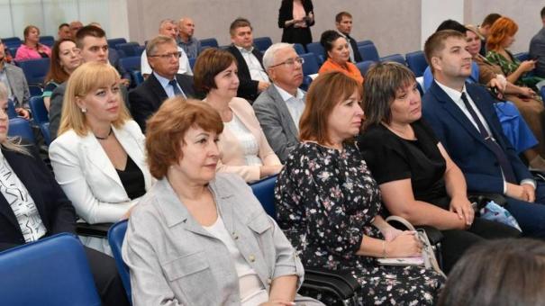 Виталий Хоценко отметил победителей конкурса «Лучшие практики наставничества в Омской области»