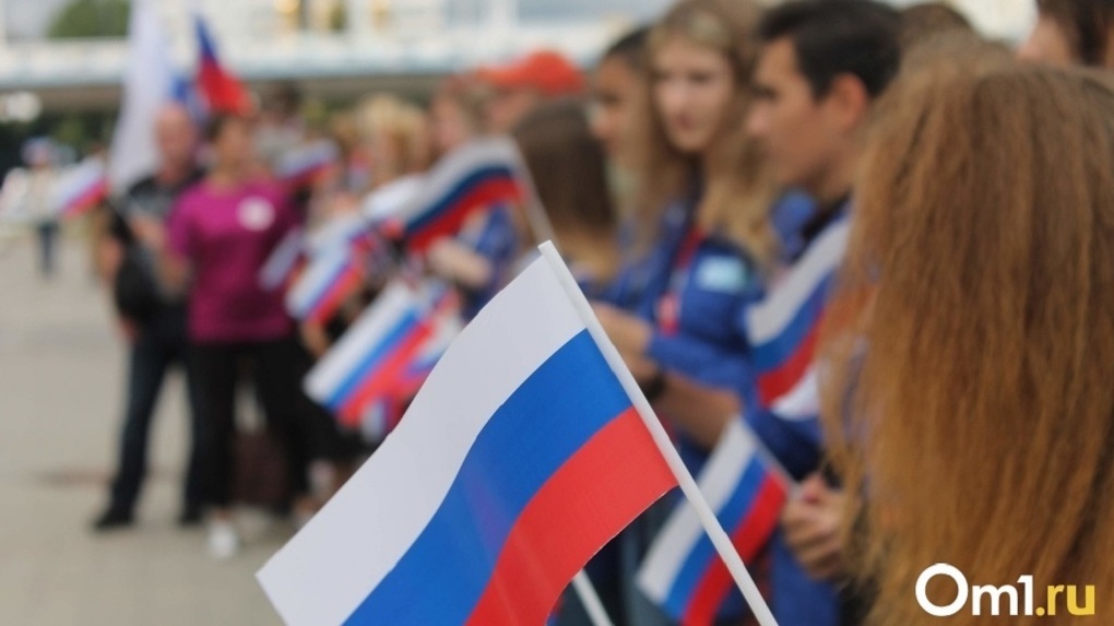 Флаги в омских школах будут поднимать не только дети, но и родители