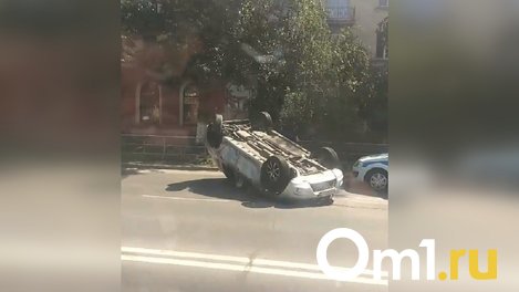 Две омички пострадали в ДТП с перевернувшимся автомобилем на Герцена
