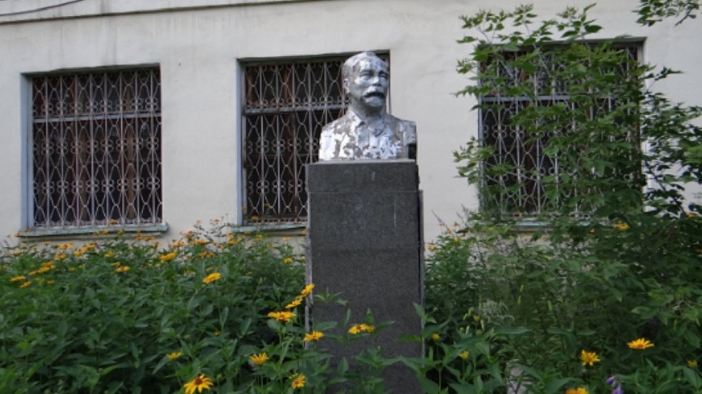 В Омске разгромили памятник Дзержинскому
