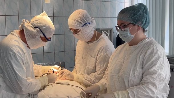 Омские врачи провели 12 операций, чтобы спасти пенсионера от целого «букета болезней»