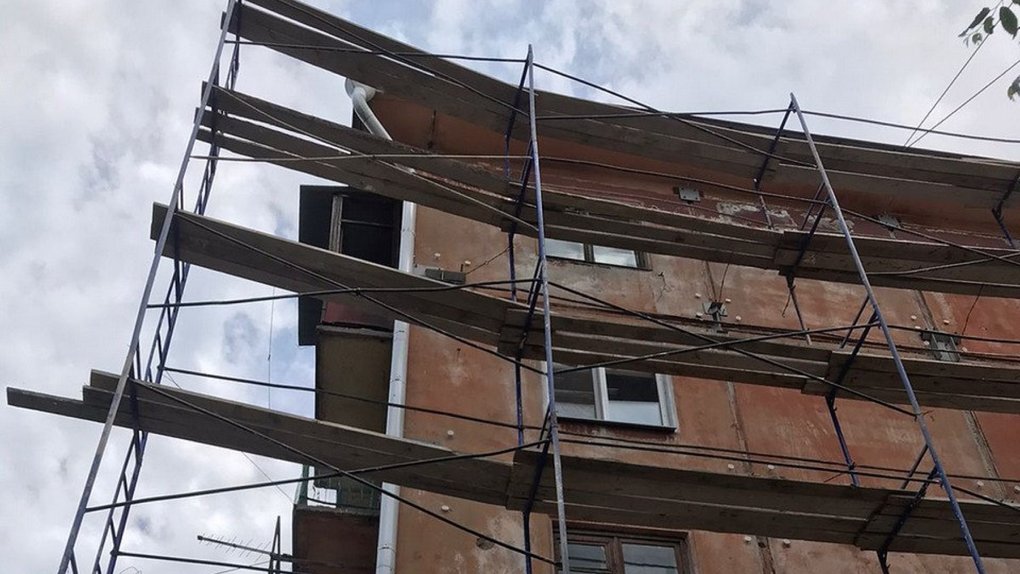 В Омске отремонтируют четыре хрущёвки, грозящие обрушением
