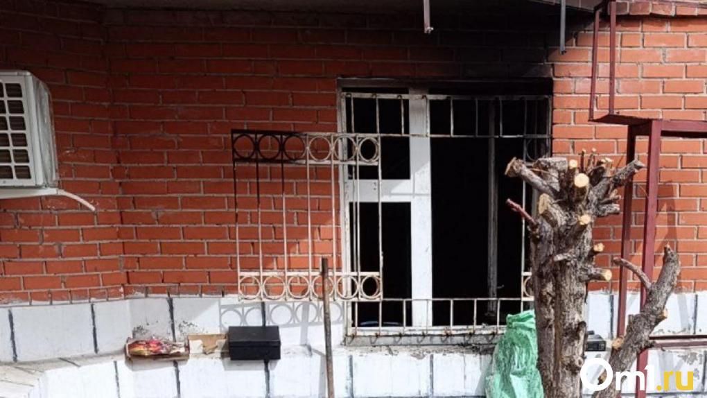 В Омске в городке Нефтяников подожгли офис управляющей компании
