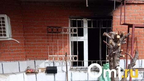 В Омске в городке Нефтяников подожгли офис управляющей компании
