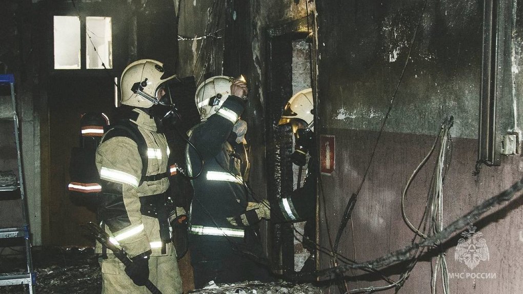 В МЧС сообщили причину пожара в историческом здании на Ленина