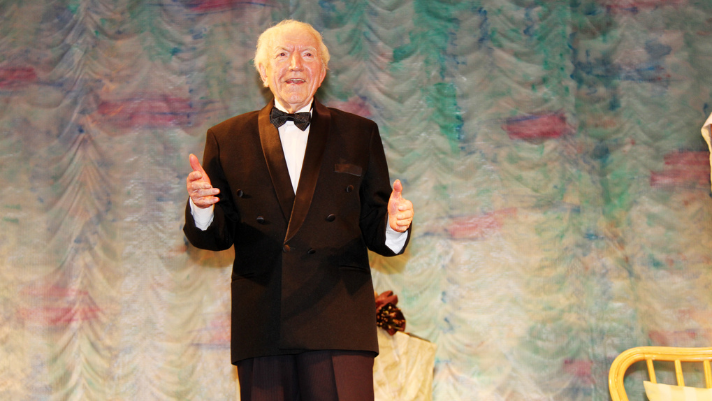 70 лет на сцене: в Новосибирске поздравили 90-летнего актера-трудоголика