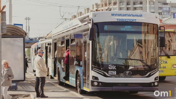 В Омске изменят маршруты автобусов из-за перекрытий на День молодёжи