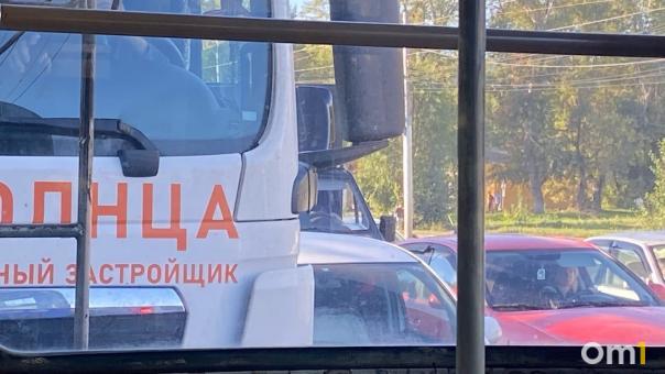 Стояли 40 минут! Новосибирцы пожаловались на длинную пробку на улице Сибиряков-Гвардейцев