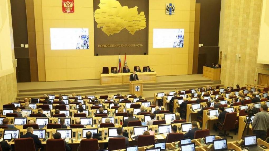 В новосибирском Заксобрании приняли отчёт губернатора Травникова за 2023 год