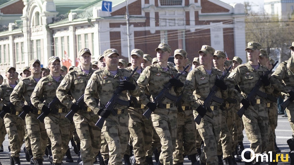 В Новосибирске провели торжественный митинг перед отправкой мобилизованных в зону СВО