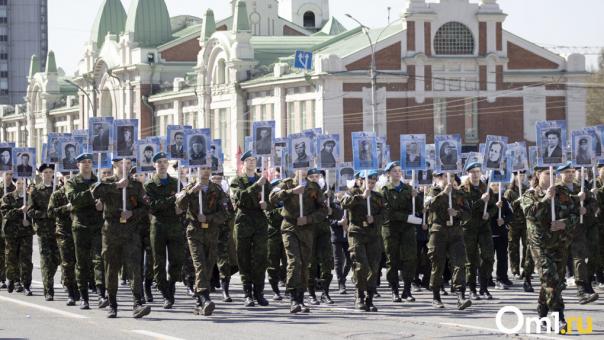 Глава Новосибирской области Андрей Травников пройдёт «Бессмертный полк» с табличками родных