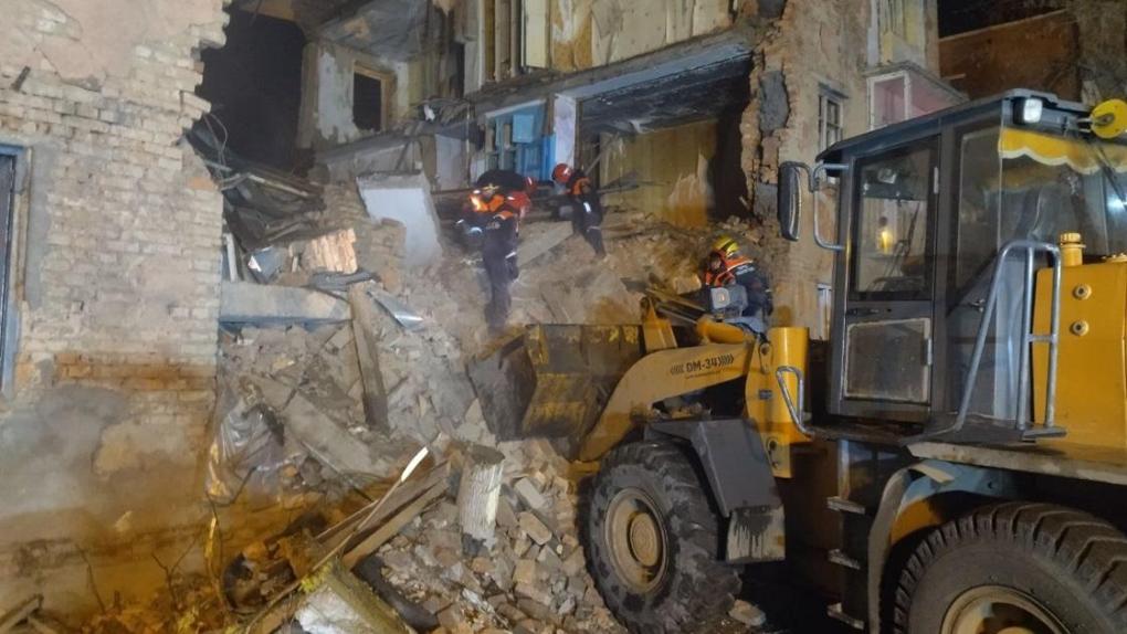 В Омске полностью снесут обрушившийся дом на Молодогвардейской