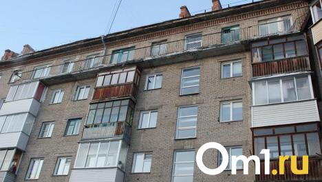 За год в Омской области выпали из окон 11 детей