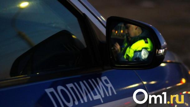 В Омске иномарка въехала в торговый центр