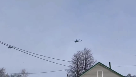 Омич заметил четыре военных вертолёта в небе над городом