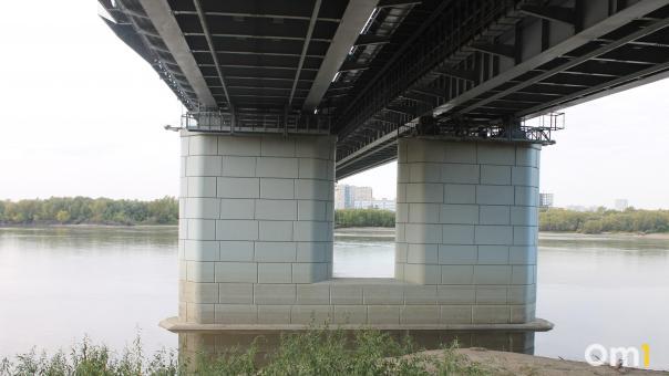 В Омске нашли подрядчика, который займётся подсветкой метромоста
