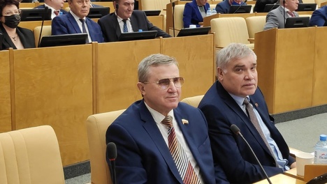 «Мне отступать поздно». Омский депутат Олег Смолин объяснил голос против соглашения с ЛНР и ДНР