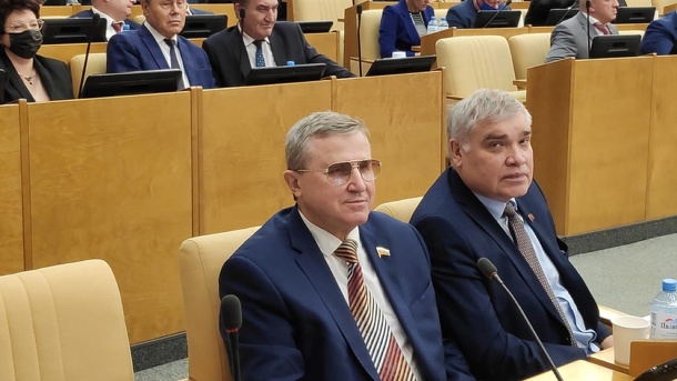 «Мне отступать поздно». Омский депутат Олег Смолин объяснил голос против соглашения с ЛНР и ДНР