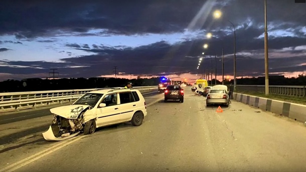 Омич устроил массовое ДТП на мосту