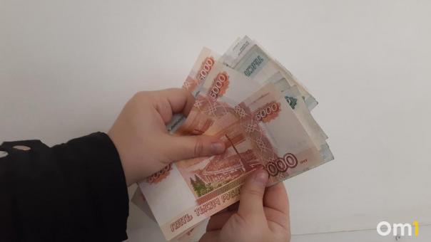 Новосибирцы рассказали, сколько потратят денег на празднование Нового года