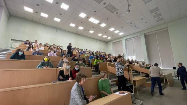 «Попросил не материться»: новосибирца отчислили из университета за жалобу на преподавателя