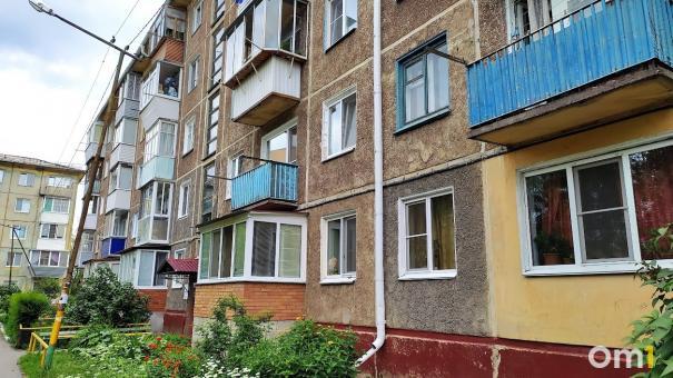 В Омске задержали грабителя, который напал в подъезде на женщину