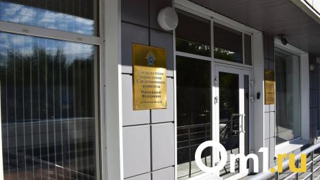 Опубликовано видео с трагической гибелью мужчины во время урагана в Омске