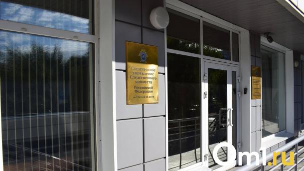 Опубликовано видео с трагической гибелью мужчины во время урагана в Омске
