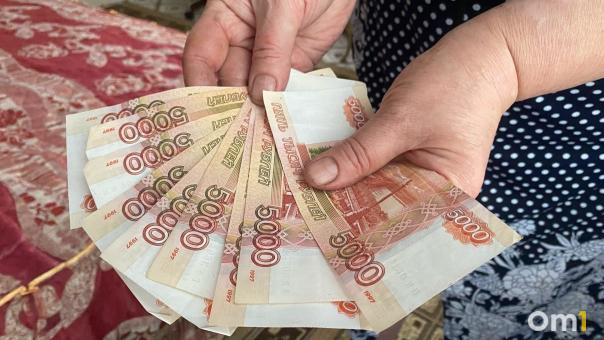 Одной пенсией сыт не будешь: почему пожилые омичи продолжают работать?