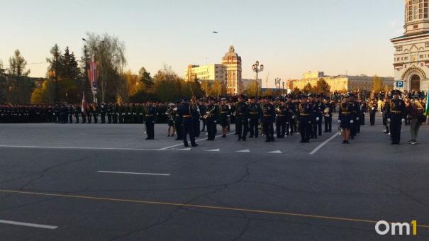 В Омске идёт репетиция парада в честь Дня Победы – ВИДЕО