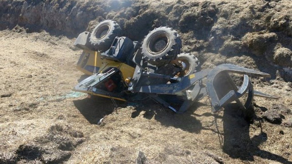 В Омской области нетрезвые приятели угнали чужой трактор, чтобы покататься