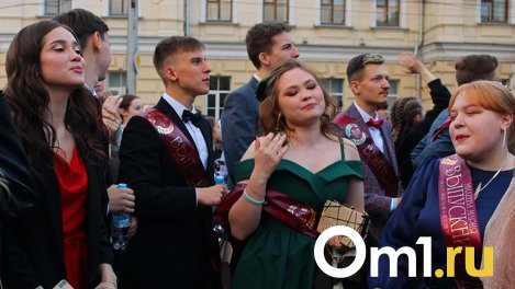 Пиджак отчима и воротник от мамы: разбираем самые яркие образы омского выпускного
