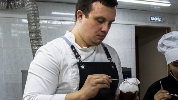 Своими руками: простой рецепт, как приготовить кулич с декором на Пасху