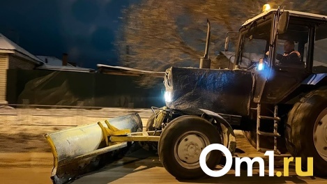 В Омской области трактор травмировал женщину во время уборки снега