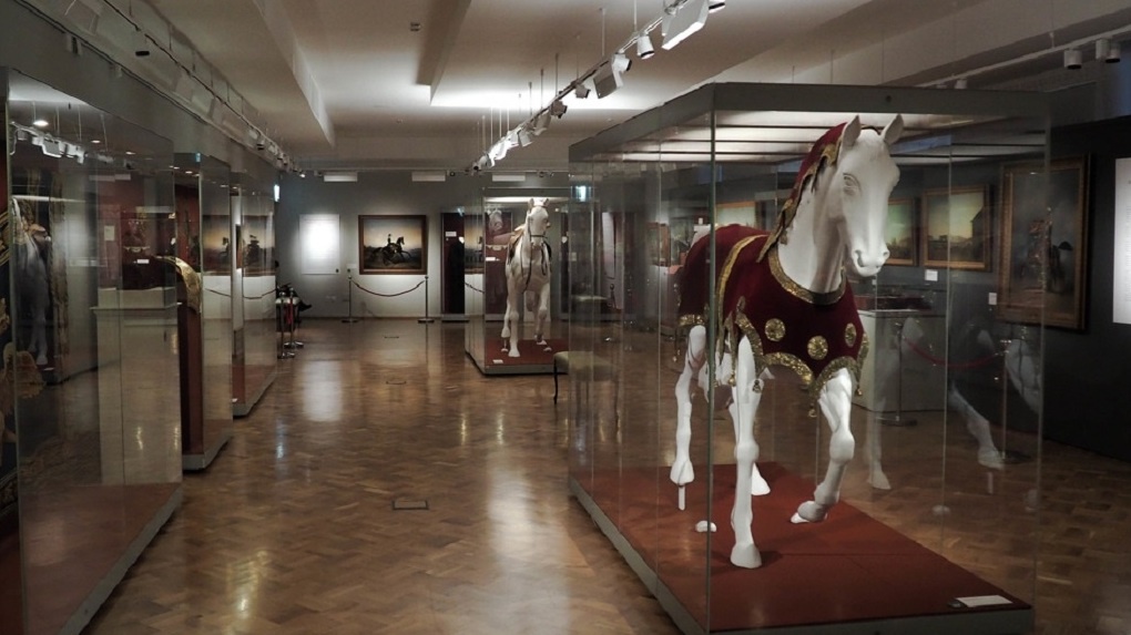 На выставке в омском «Эрмитаже» расскажут об эпохе, когда женщины получили право ездить верхом на лошади