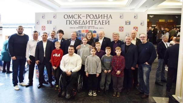 В Концертном зале Омской филармонии показали документальный фильм про Аллею олимпийцев