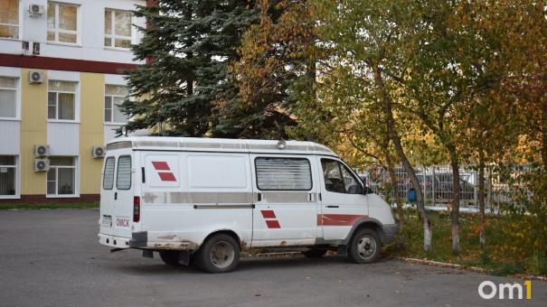 Ещё один омич призывного возраста выпал из окна