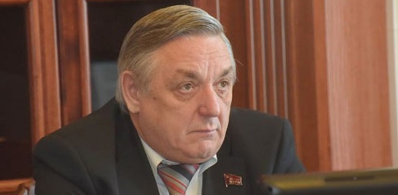 Жарков принес в комиссию по выборам мэра Омска справку о доходах жены