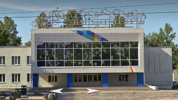 Из омского сквера через год после благоустройства исчезли лавочки